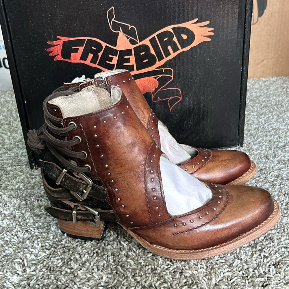 NWT Freebird Desert in Cognac Multi in size 8